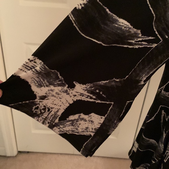 Beautiful woman’s tunic. NWOT. - Picture 3 of 3